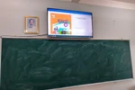 Học bằng sách điện tử vì chưa có SGK, GV không thể giao bài tập về nhà cho HS