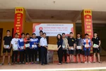 Thầy trò Marie Curie viện trợ 6 trường học ở miền Trung