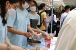 “Đan Vỹ: Hội chợ ẩm thực sôi động và ý nghĩa của học sinh Chuyên Sư phạm"