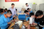 Một ngày học trực tuyến của học sinh, sinh viên không nên quá 5 giờ