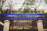 Trường chuyên Ngoại ngữ cho học sinh kiểm tra học kỳ trực tuyến một số môn học