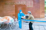 Trường Marie Curie trao hơn 1.000 phần quà hỗ trợ bà con chống dịch COVID-19