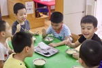 Trẻ em mầm non Hà Nội trở lại trường học: Một ngày nhiều cảm xúc