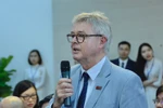 Đừng cứ gắn vào từ “quốc tế” xong rồi thu tiền