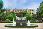 Sinh viên trường Đại học Thương mại thi học kỳ II theo hình thức trực tuyến