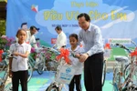 Chương trình “Điều ước cho em” đến với thầy - trò tỉnh Trà Vinh