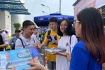 Cắt chi thường xuyên mà giữ nguyên trần học phí, tiền đâu giữ chân thầy giỏi?