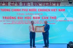 Trường ĐH Nam Cần Thơ vinh dự đón nhận bằng khen của Thủ tướng Chính phủ