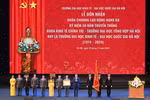 Trường Đại học Kinh tế - ĐHQGHN vinh dự đón nhận Huân chương Lao động hạng Ba
