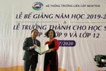 Trường Newton có hiệu trưởng mới