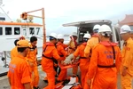 Điều tàu cứu nạn ngư dân bị đau ruột thừa trên biển Hoàng Sa ngay trong đêm