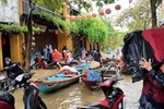 Mưa lũ diễn biến phức tạp, học sinh nhiều vùng ở miền Trung phải nghỉ học