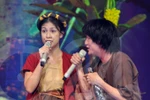 Đàm Vĩnh Hưng kéo tuột Kim Thư chui vào đống rơm...