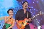 Ngắm Phương Linh lưng trần "đong đưa" GS Xoay