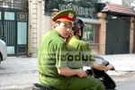 Công an Hà Nội xác minh vụ cảnh sát “đầu trần” ra đường