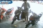 Video: Giật mình với 'đạo chích' làm ảo thuật 'cõng' xe SH