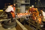 Vượt sóng, cứu thuyền viên Philippines bị nạn gần khu vực quần đảo Hoàng Sa