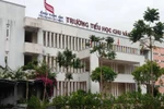 Nhà trường sai luật khi giữ bằng, buộc giáo viên muốn nghỉ việc báo trước 5 năm