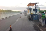 Hàng trăm mét đường cao tốc 34.500 tỷ đồng phải bóc lên sửa chữa