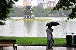 Người Hà Nội đón gió lạnh đầu mùa