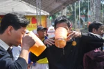Hàng nghìn người tham gia Ngày hội uống bia miễn phí ở Hà Nội