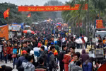 Hàng vạn người đổ về đồi Lim trước ngày chính hội