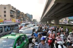 Hà Nội: Hàng vạn người chen chân về quê trước ngày nghỉ lễ 30/4