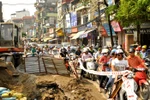 Ảnh: Xuất hiện "hố tử thần" khiến giao thông ùn tắc nghiêm trọng