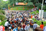 Dòng người nườm nượp hành hương trước giờ dâng hương giỗ Tổ Hùng Vương