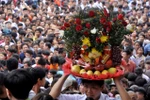 Biển người về với đất Tổ linh thiêng