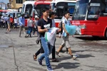 Hàng ngàn sĩ tử “đội nắng” về Hà Nội chuẩn bị cho kỳ thi Đại học