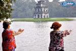 Người Hà Nội rèn luyện sức khỏe buổi sớm đầu đông