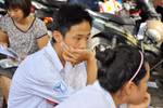 Các sĩ tử và phụ huynh hồi hộp trong buổi làm thủ tục thi ĐH đợt2