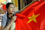 Niềm tự hào của một gia đình có 4 thế hệ may cờ Tổ quốc