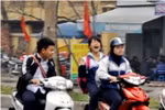 Học sinh vi phạm giao thông tràn lan ngay giữa thủ đô Hà Nội