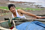Bão tan, người dân lại hối hả chuẩn bị ra khơi