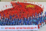 “Con thuyền chở giọt máu đào” hướng tới biển đảo ở sân Mỹ Đình