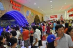 Cuối tuần, hàng vạn người “ùn ùn” đổ về TTTM ngầm lớn nhất Châu Á ở HN