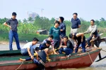 "Nhà ngoại cảm" ra giữa sông Hồng tìm xác nạn nhân bị BS vứt phi tang