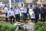 Hà Nội: Qua đường ngang không rào chắn, một phụ nữ bị tàu đâm tử vong