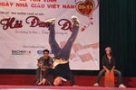 Bachkhoa Aptech tôn vinh ngày nhà giáo VN với Hải Đăng đỏ