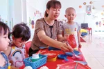 Cô Oanh, mẹ hiền của đàn con trẻ