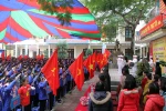 Giáo dục truyền thống ‘Uống nước nhớ nguồn’ trong lễ chào cờ điểm