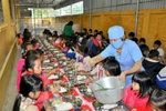 Giữ bếp ăn trường học sạch sẽ là chăm lo sức khỏe giáo viên và học sinh