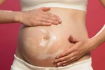 Xoa bụng bầu có ảnh hưởng thai nhi?
