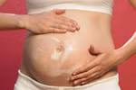 Xoa bụng bầu có ảnh hưởng thai nhi?