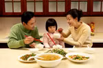 Trẻ biếng ăn mẹ phải làm gì?