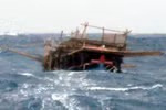  Cứu 32 ngư dân cùng tàu cá trôi dạt trên biển