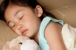 Mẹo tạo cho bé thói quen ngủ đúng giờ, ngon giấc