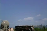 Container đâm nát bét xe tải
